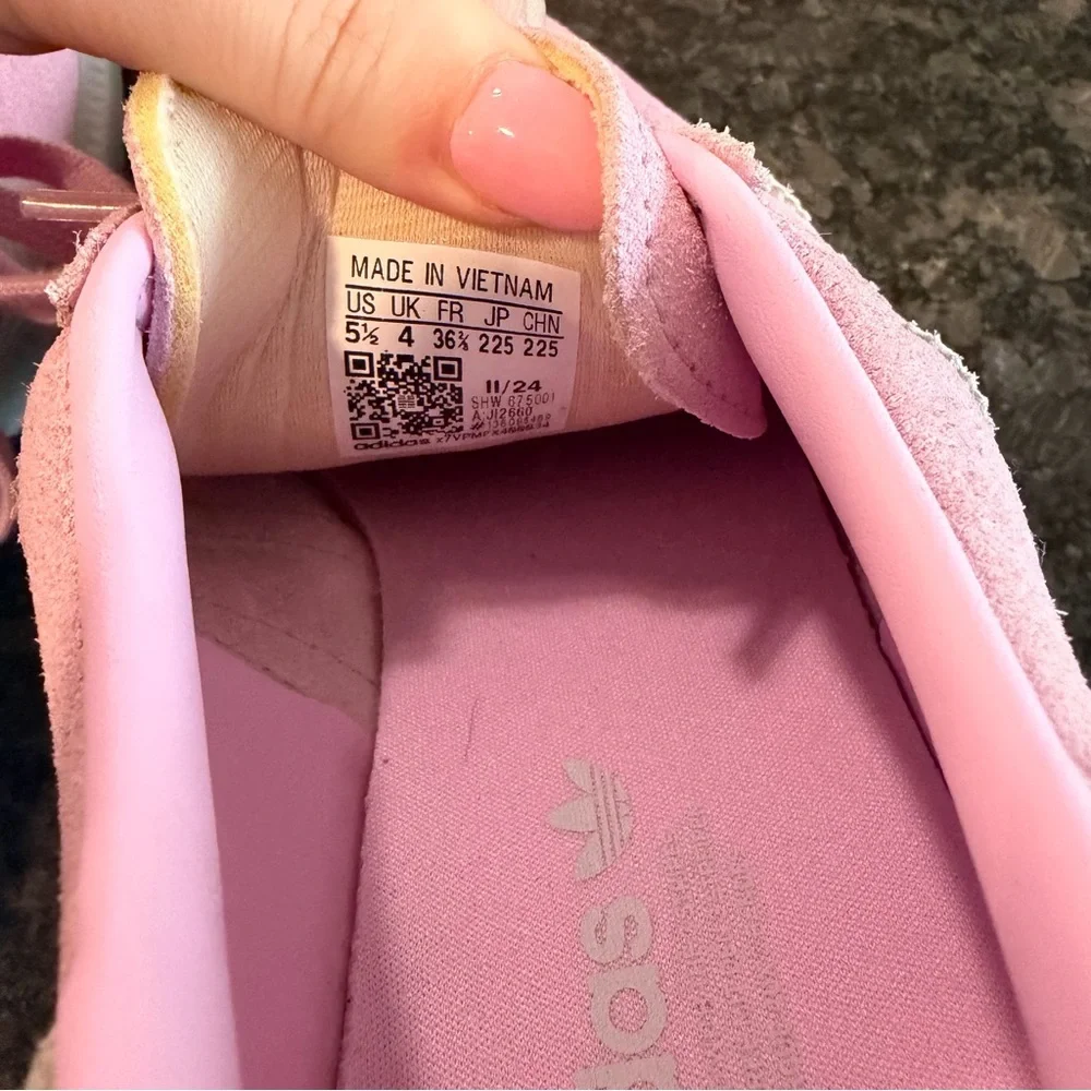 Adidas Bermuda Sneakers Size‎ 5.5 Pink